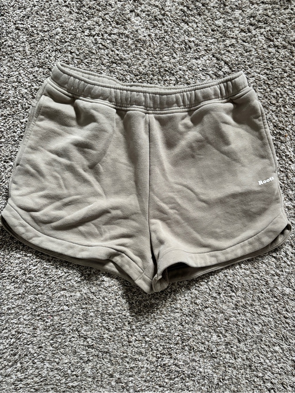 Roots women’s Quarter-Zip Sweater and shorts - Picture 2 of 4